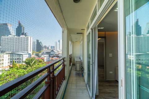 Condominio de 2 dormitorios en Bang Rak, Bangkok, Tailandia № 135476 - foto 5