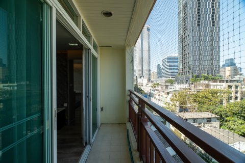 Condominio de 2 dormitorios en Bang Rak, Bangkok, Tailandia № 135476 - foto 23
