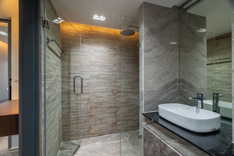 Condominio de 2 dormitorios en Bang Rak, Bangkok, Tailandia № 135476 - foto 21