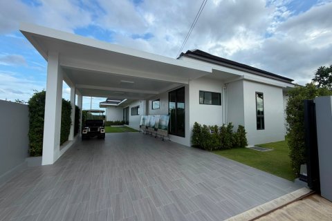 Chalet de 3 dormitorios en Pran Buri, Tailandia № 170209 - foto 17