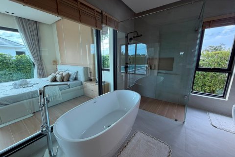 Chalet de 3 dormitorios en Pran Buri, Tailandia № 170208 - foto 13