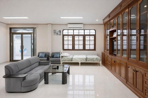 Casa de 3 dormitorios en Khlong San, Bangkok, Tailandia № 169311 - foto 9