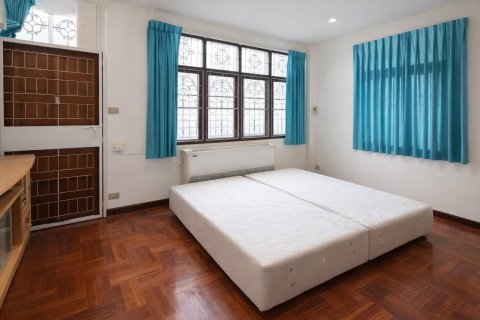 Casa de 3 dormitorios en Khlong San, Bangkok, Tailandia № 169311 - foto 2