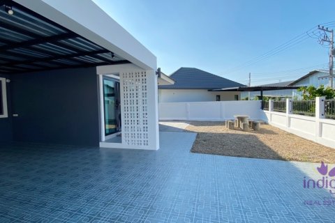 Casa de 3 dormitorios en Saraphi, Tailandia № 205614 - foto 3