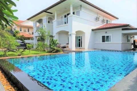 Casa de 4 dormitorios en Pattaya, Tailandia № 157706 - foto 8