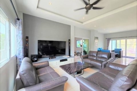 Casa de 4 dormitorios en Pattaya, Tailandia № 157706 - foto 5