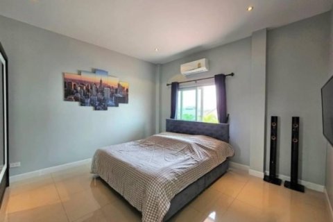 Casa de 4 dormitorios en Pattaya, Tailandia № 157706 - foto 12
