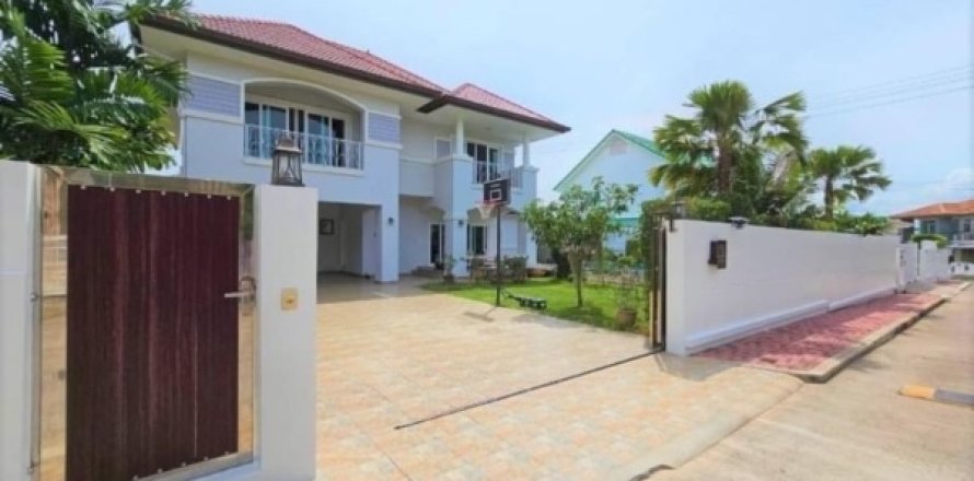 Casa de 4 dormitorios en Pattaya, Tailandia № 157706
