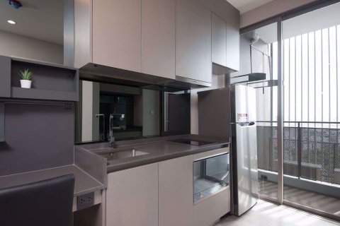 Condominio de 1 dormitorio en Khlong Toei, Bangkok, Tailandia № 47932 - foto 3
