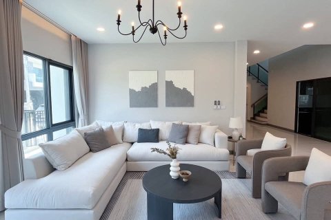 Casa de 5 dormitorios en Bangkok, Tailandia № 180687 - foto 2