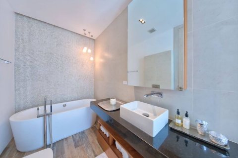 Casa de 5 dormitorios en Ko Samui, Tailandia № 180681 - foto 18