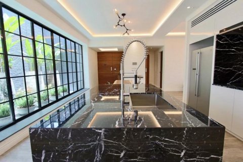 Ático de 2 dormitorios en Bangkok, Tailandia № 180685 - foto 2
