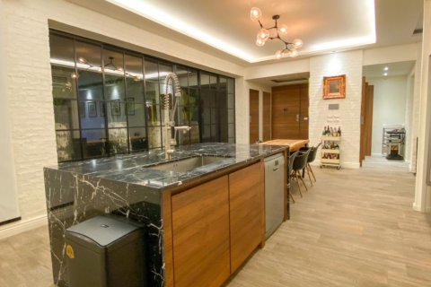 Ático de 2 dormitorios en Bangkok, Tailandia № 180685 - foto 9