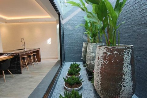 Ático de 2 dormitorios en Bangkok, Tailandia № 180685 - foto 6