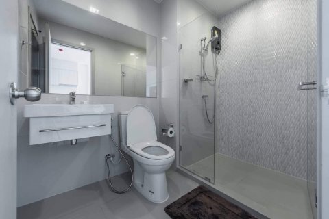 Condominio de 2 dormitorios en Khlong Toei, Bangkok, Tailandia № 138806 - foto 11