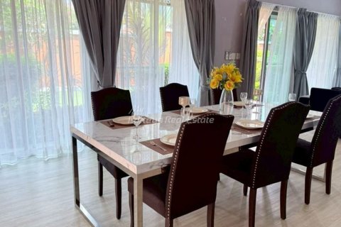 Haus in Bang Lamung, Thailand 4 Schlafzimmer № 233700 - Foto 6