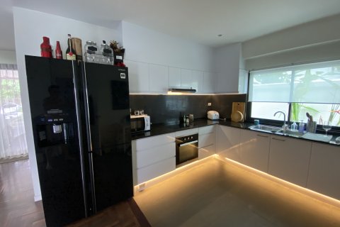 Casa de 4 dormitorios en Bang Kaeo, Tailandia № 137159 - foto 4