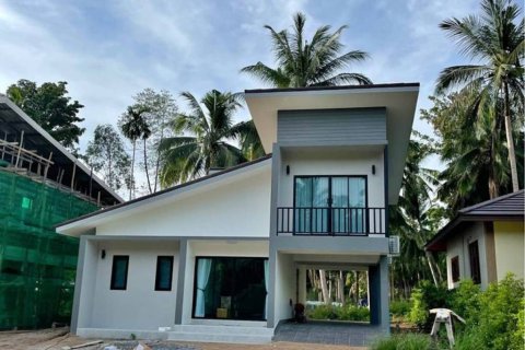 Casa de 3 dormitorios en Surat Thani, Tailandia № 115408