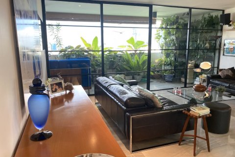 Condo in Bangkok, Thailand, 2 bedrooms № 65648 - photo 3