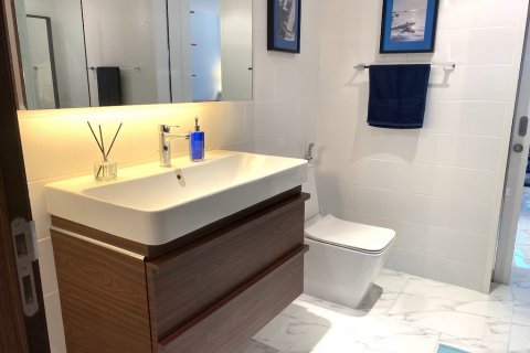 Condo in Bangkok, Thailand, 2 bedrooms № 65648 - photo 14