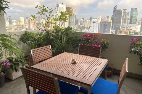 Condo in Bangkok, Thailand, 2 bedrooms № 65648 - photo 12