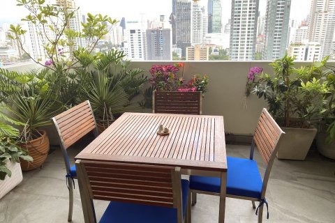Condo in Bangkok, Thailand, 2 bedrooms № 65648 - photo 11