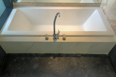 Condominio de 3 dormitorios en Bangkok, Tailandia № 65649 - foto 17