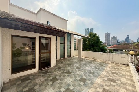 Adosado de 3 dormitorios en Bangkok, Tailandia № 65654 - foto 18