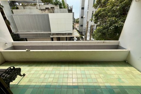 Adosado de 3 dormitorios en Bangkok, Tailandia № 65654 - foto 7