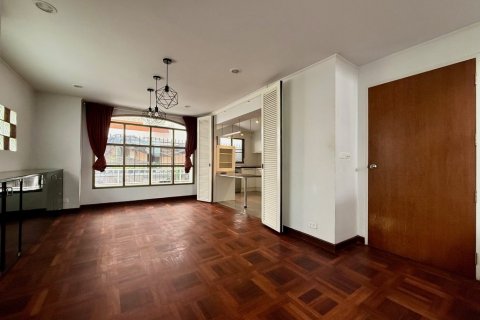 Adosado de 3 dormitorios en Bangkok, Tailandia № 65654 - foto 2