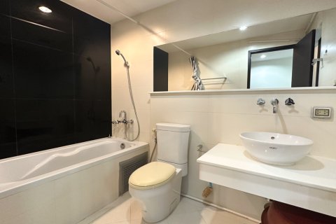 Condominio de 1 dormitorio en Watthana, Bangkok, Tailandia № 200898 - foto 3