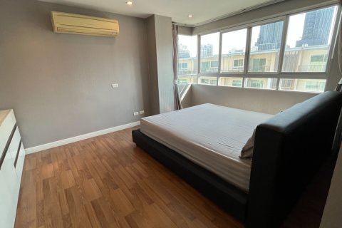 Condo in Watthana, Bangkok, Thailand, 2 bedrooms  № 200902 - photo 9