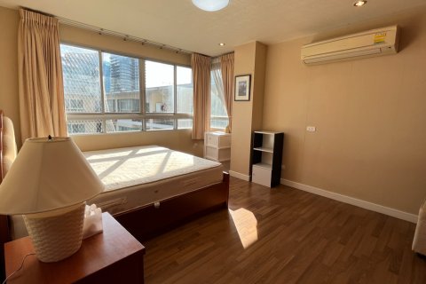 Condo in Watthana, Bangkok, Thailand, 2 bedrooms № 200901 - photo 12