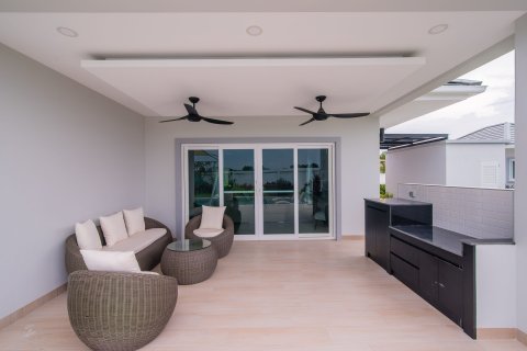 Chalet de 3 dormitorios en Hua Hin, Tailandia № 168540 - foto 6