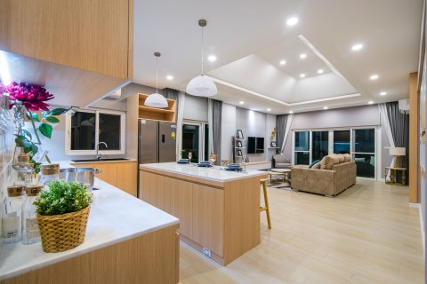 Chalet de 3 dormitorios en Hua Hin, Tailandia № 168540 - foto 15