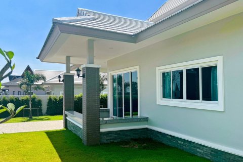 Chalet de 3 dormitorios en Hua Hin, Tailandia № 168545 - foto 4