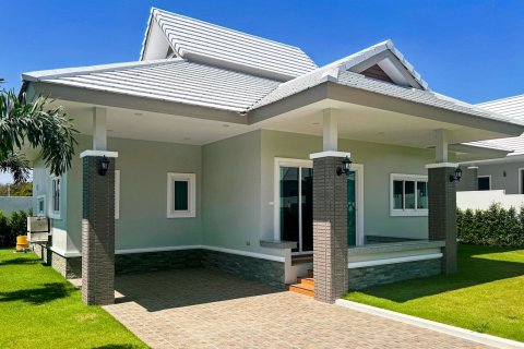 Chalet de 3 dormitorios en Hua Hin, Tailandia № 168545 - foto 2