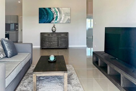 Chalet de 3 dormitorios en Hua Hin, Tailandia № 168545 - foto 5