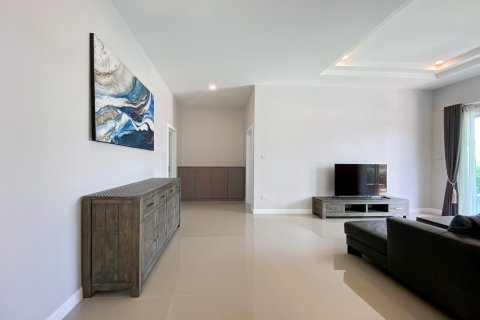 Chalet de 3 dormitorios en Hua Hin, Tailandia № 168546 - foto 9