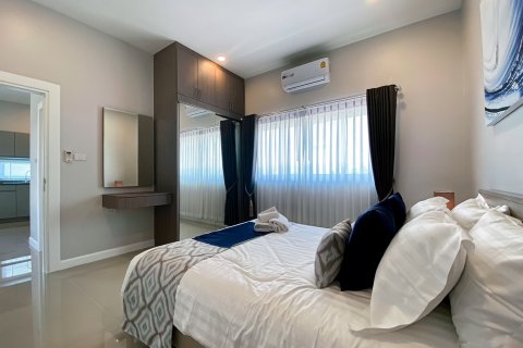 Chalet de 3 dormitorios en Hua Hin, Tailandia № 168546 - foto 24