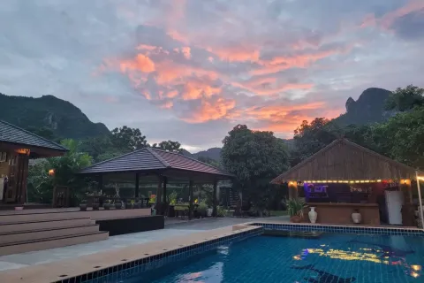 Casa de 4 dormitorios en Hua Hin, Tailandia № 163381 - foto 21