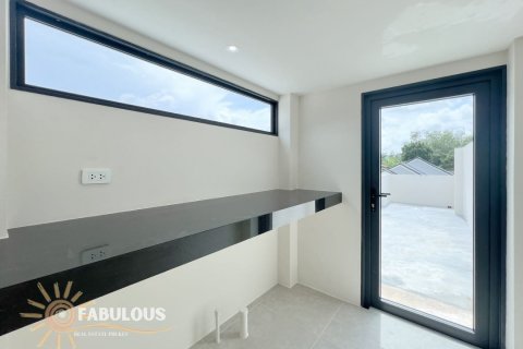 Chalet de 3 dormitorios en Chalong, Tailandia № 179233 - foto 14