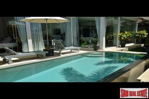 Villa in Surat Thani, Thailand 5 bedrooms № 202613