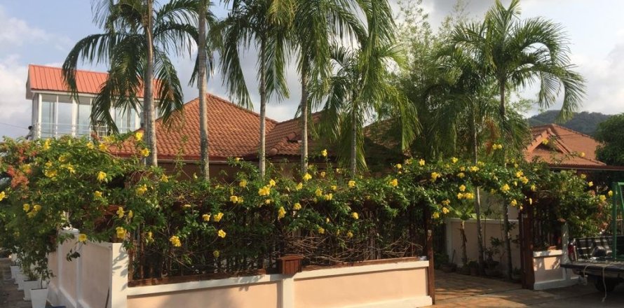 Casa de 3 dormitorios en Sattahip, Tailandia № 205366