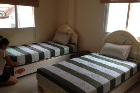 Casa de 3 dormitorios en Sattahip, Tailandia № 205366 - foto 4