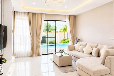 Chalet de 4 dormitorios en Pattaya, Tailandia № 202160 - foto 16
