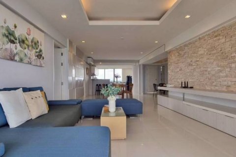 Condominio de 3 dormitorios en Sattahip, Tailandia № 144659 - foto 2