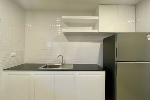 Casa de 4 dormitorios en Samut Prakan, Tailandia № 144663 - foto 5