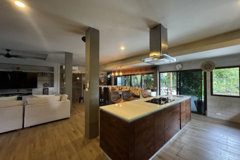 Chalet de 5 dormitorios en Surat Thani, Tailandia № 144661 - foto 9