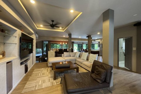 Chalet de 5 dormitorios en Surat Thani, Tailandia № 144661 - foto 8